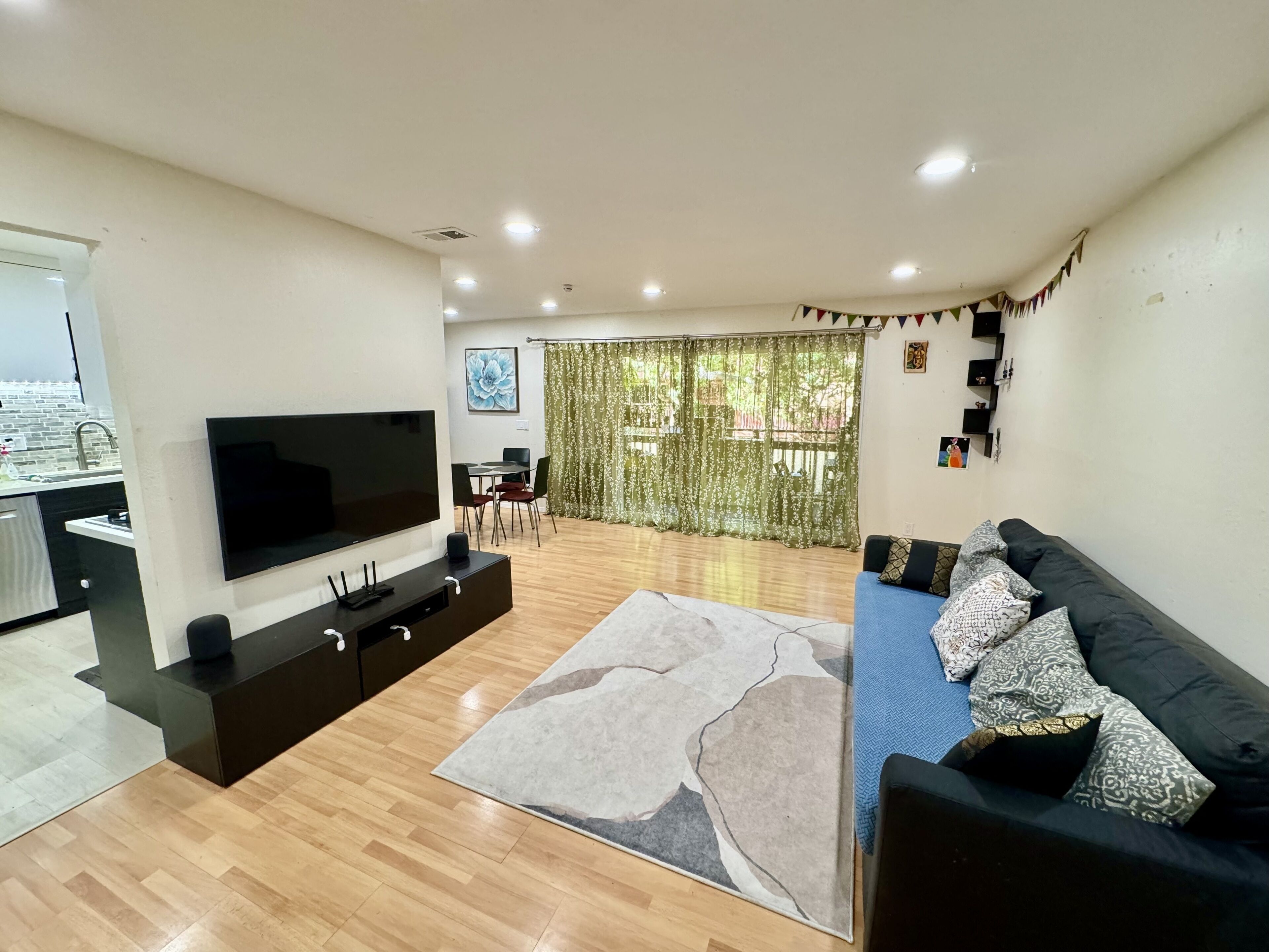 Modern 2BR/2BA in Santa Clara. Fully remodeled! Near Apple HQ and Kaiser.