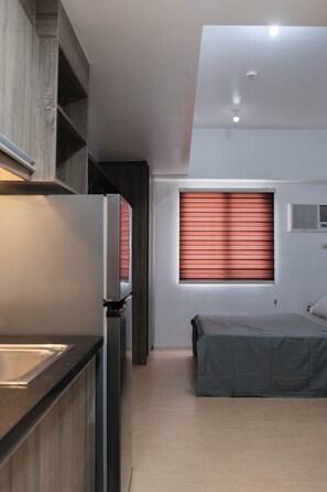 1 dormitorio, tabla de planchar con plancha, wifi y ropa de cama