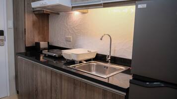 Refrigerador, microondas, horno, placa de cocina