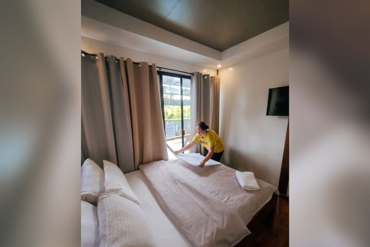 Deluxe Bungalow, 1 Bedroom, Pool Access, Pool View | 1 bedroom, premium bedding, laptop workspace, cribs (free)