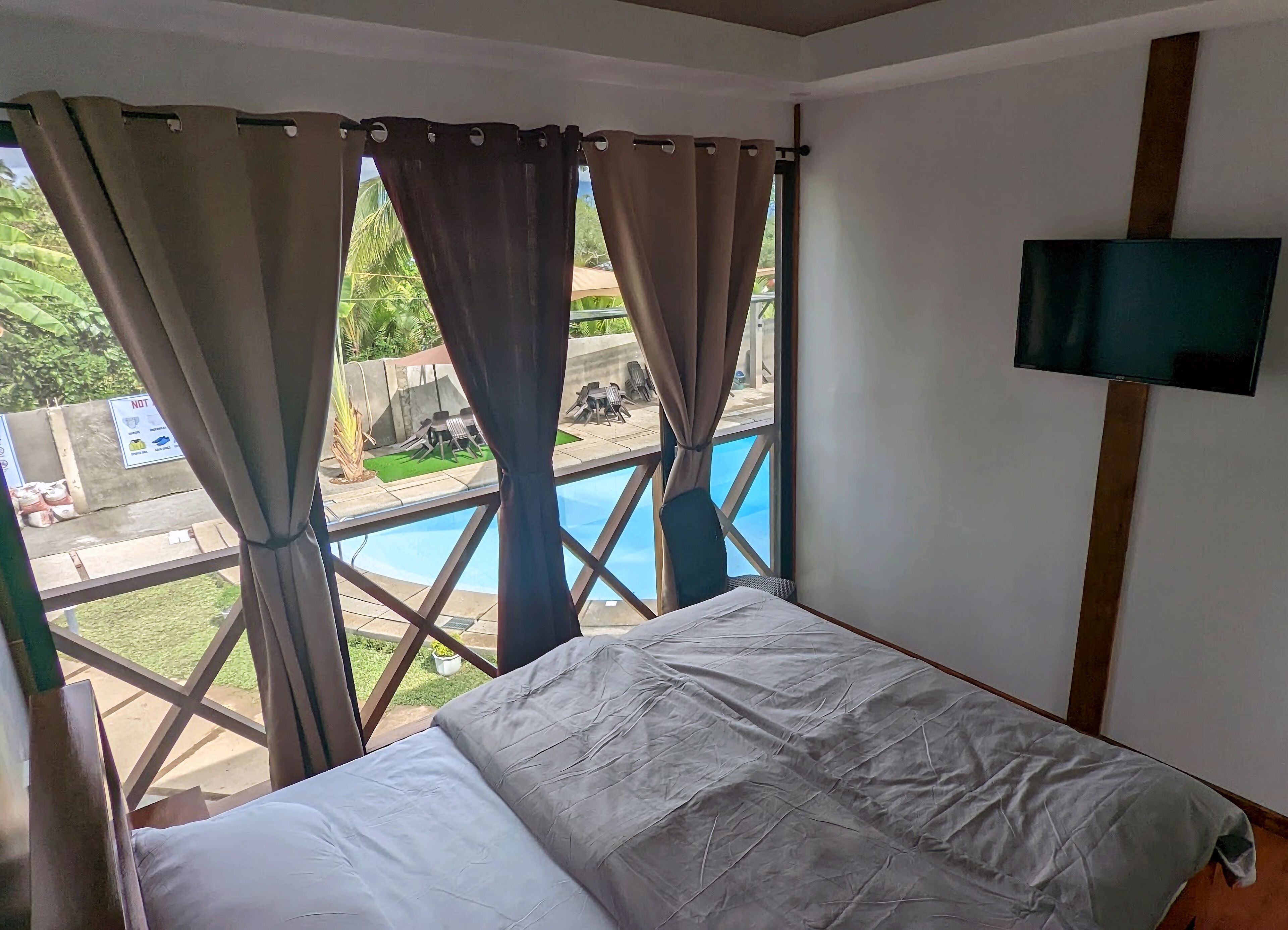 Deluxe Bungalow, 1 Bedroom, Pool Access, Pool View | 1 bedroom, desk, laptop workspace, rollaway beds