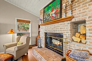 Interior - Views, Fire Pit, Hot tub, A/C, Decks, (Beech Mountain)