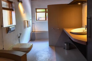 Bathtub - Bush villa at Kruger Park entrance (Phalaborwa) (Phalaborwa)