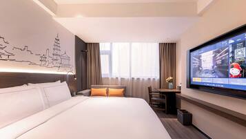 Executive Double Room, 1 King Bed | In-room safe, desk, blackout curtains, soundproofing