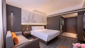 Superior Double Room, 1 King Bed | In-room safe, desk, blackout drapes, soundproofing