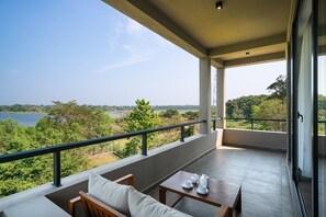 Comfort Room | Terrace/patio - Thimbiri Wewa Resort - Wilpattu (Pahala Maragahawewa)