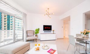 Apartment | Living area | Flat-screen TV