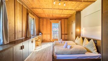 7 chambres, fer et planche Ă repasser, Wi-Fi gratuit, draps fournis