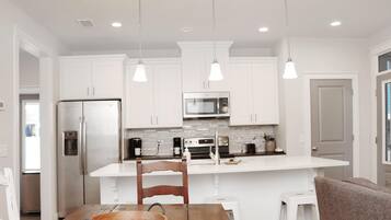 House, Multiple Beds (Reel Blessed) | Private kitchen