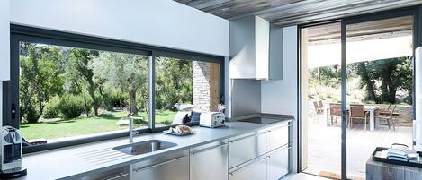 Fridge, microwave, oven, stovetop