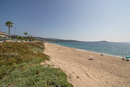 Beach nearby. Villa 'Solsticia' with Wi-Fi and Air Conditioning