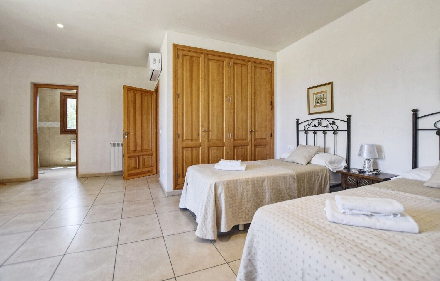 5 bedrooms, iron/ironing board, free WiFi, bed sheets