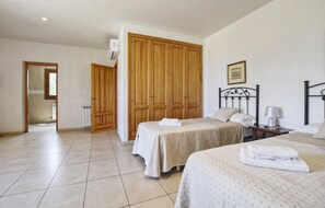 5 室のベッドルーム、アイロン / アイロン台、WiFi (無料)、ベッドシーツ