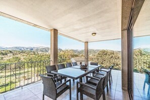 屋外ダイニングエリア