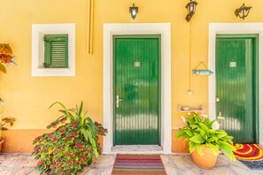 Exterior detail - Apartment 'Two Bedrooms  Vasillis' with Shared Terrace, Wi-Fi and Air Conditioning (??????a?)