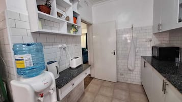 Fridge, microwave, oven, coffee/tea maker