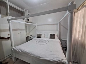 4 quartos, escrivaninha, ferros/tábuas de passar roupa, Wi-Fi