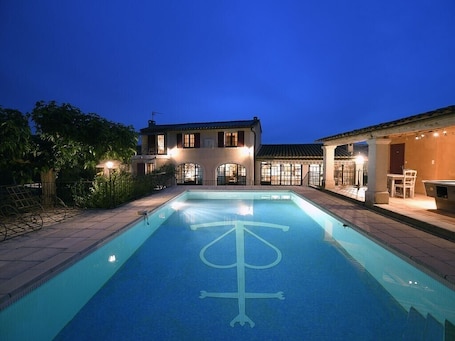 Pool. Villa 'Bastide Les Basses Royères' with Mountain View, Wi-Fi and Air Conditioning