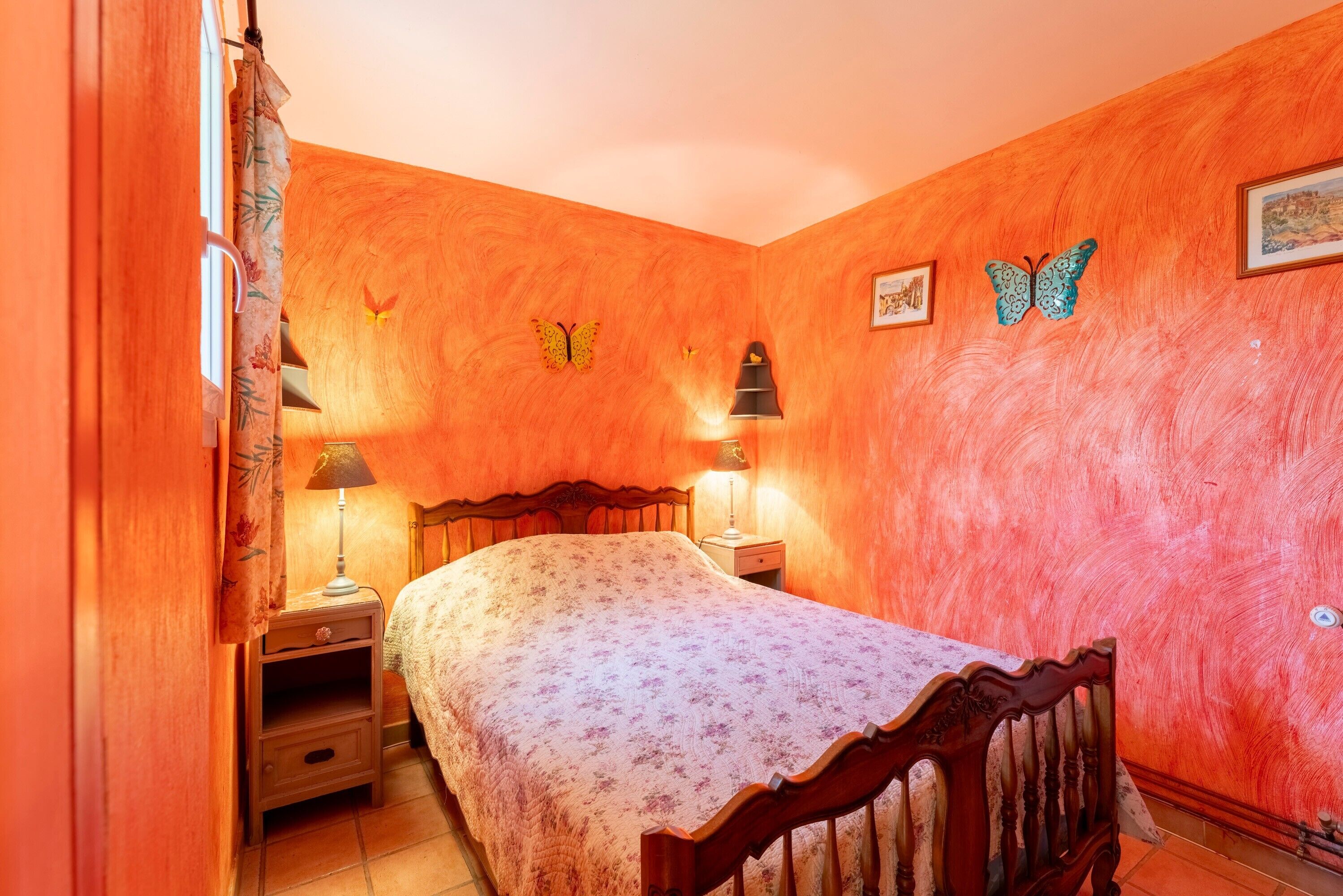 5 bedrooms, iron/ironing board, free WiFi, bed sheets