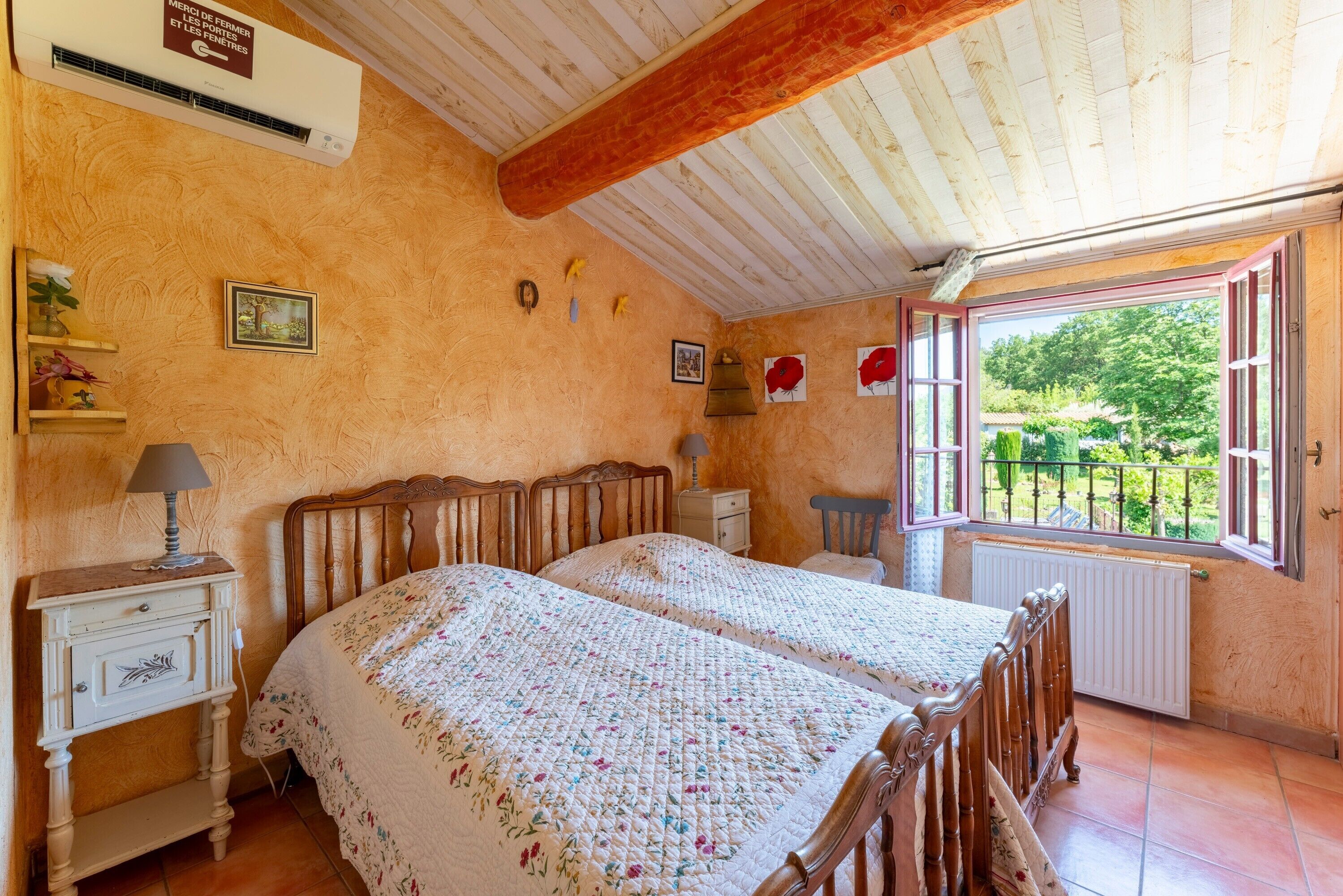 5 quartos, ferros/tábuas de passar roupa, Wi-Fi de cortesia