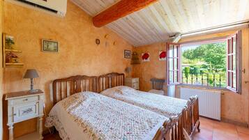 5 quartos, ferros/tábuas de passar roupa, Wi-Fi de cortesia