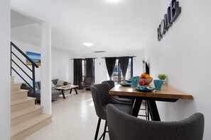 Interior - Casa Otoño – Holiday Home with Sea View, Private Terrace and Wi-Fi (La Lajita)