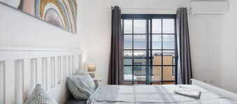 Vacation Home "Casa Otoño" with Sea View, Private Terrace & Wi-Fi