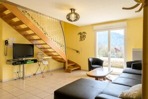 TV, DVD player, aparelho de som