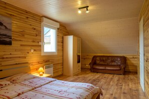 4 makuuhuonetta, ilmainen Wi-Fi, vuodevaatteet