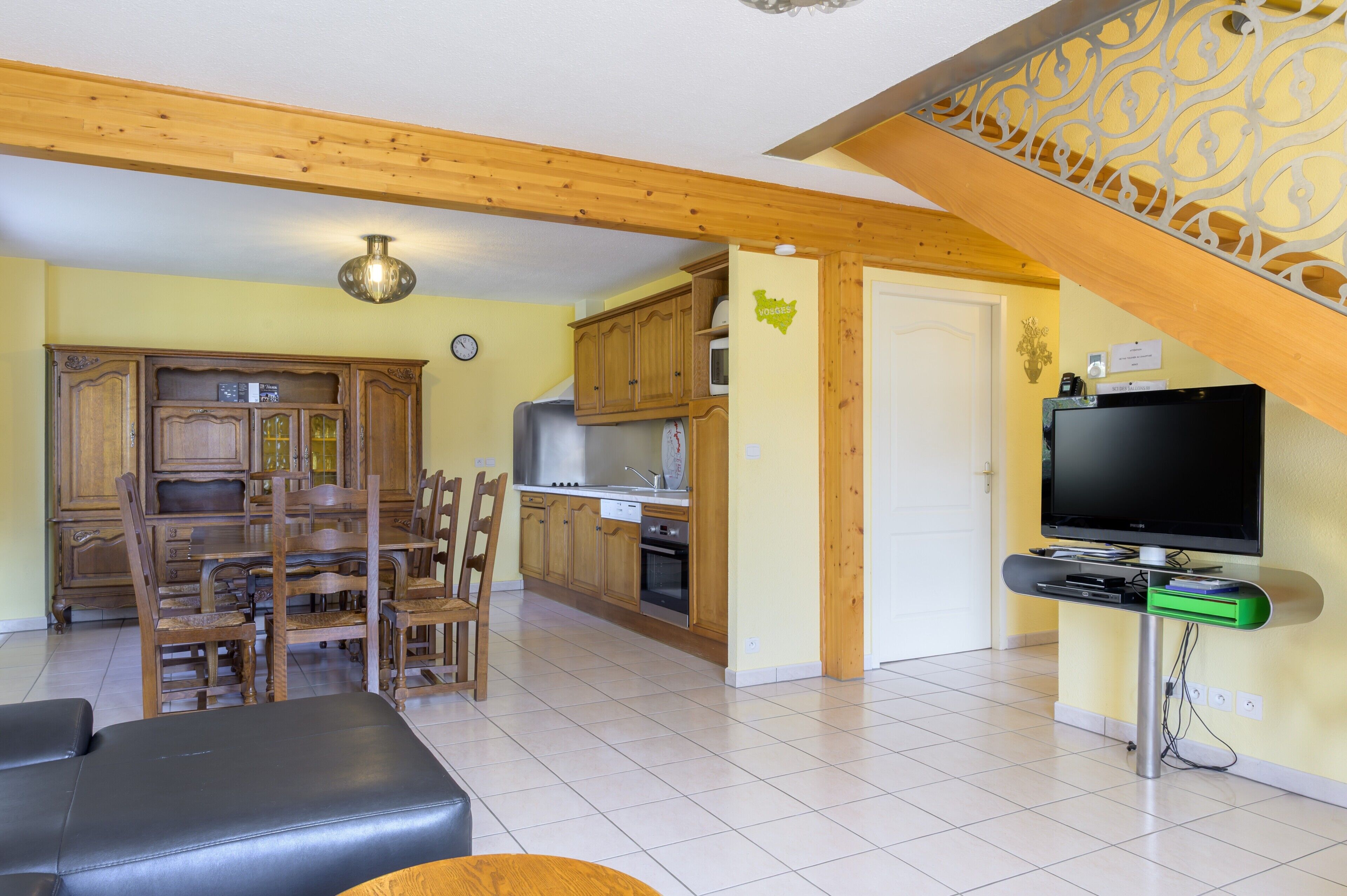 Télévision, lecteur de DVD, chaîne hi-fi