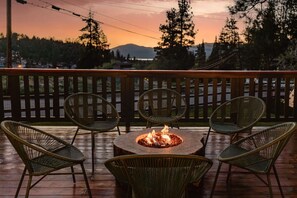 Property grounds - Lassen Lodge On Slopes!  Camp Theme for Kids/Games Book Now! (Big Bear Lake)