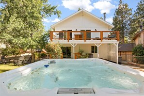 Bain à remous extérieur