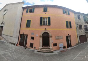 Façana frontal de l'allotjament