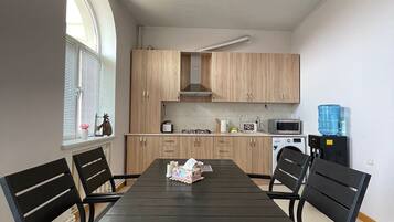 Fridge, microwave, stovetop, griddle