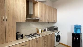 Fridge, microwave, stovetop, griddle