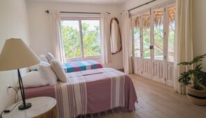 3 chambres, coffre-fort, fer et planche à repasser, lit de bébé portatif
