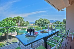 Outdoor dining - Superbe Villa Accés Privé Plage/ Piscine Chaufée (Grosseto-Prugna)