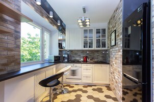 Apartment | Eigene Küche | Großer Kühlschrank, Mikrowelle, Ofen, Herdplatte