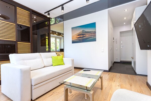 Apartment | Living area | 42-inch LCD TV with cable channels - Apartment on Karalia street (Minsk)