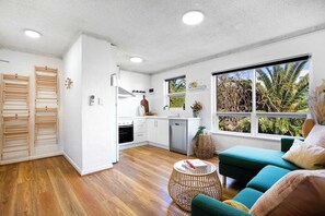 Interior - Ray's Place by the Riverside (Glenelg North)