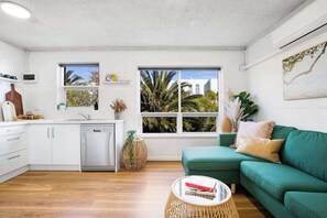 TV, offices - Ray's Place by the Riverside (Glenelg North)