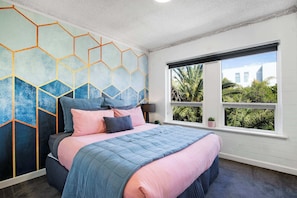 2 bedrooms, desk, iron/ironing board, WiFi - Ray's Place by the Riverside (Glenelg North)