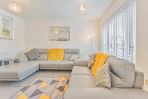 Televisión y oficina 