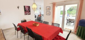 Dining - Villa Arquete, 6 seat Jacuzzi, 5 min walk to shops (Guia)