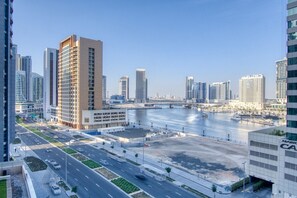 Exterior - Exquisite 2BR in Business Bay (Dubai)