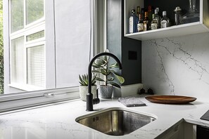 Basic Apartment, 1 King Bed | Interior