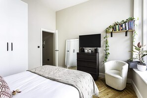 Basic Apartment, 1 King Bed | 1 bedroom, laptop workspace, bed sheets - Well-decorated Notting Hill Flat (London)