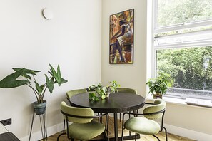Basic-Apartment, 1 King-Bett | Speisen