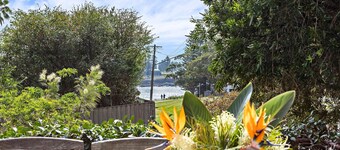 Surf Beach Views - light filled space 200m from surf beach