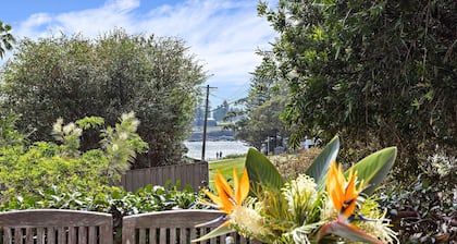 Surf Beach Views - light filled space 200m from surf beach